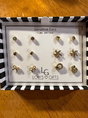Lori's Gifts Gold Tone Earring Set - 12 Pair